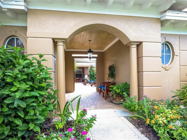 9030 Castle Harbour Cir, Vero Beach, FL 32963