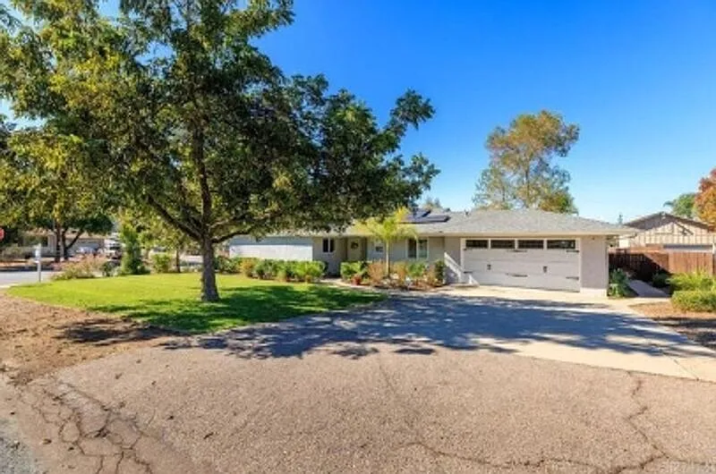 1806 Wight Way #A