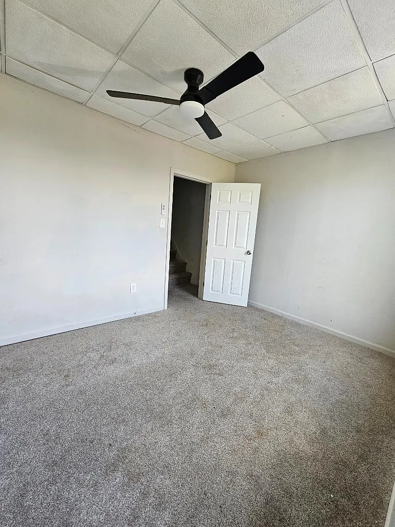 1525 W Cayuga St - 1525 W Cayuga St - 2nd Fl Front Room — Photo 2