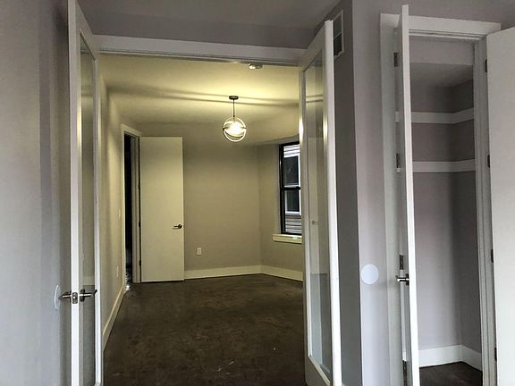 2nd image of 615 Bramhall Ave #4