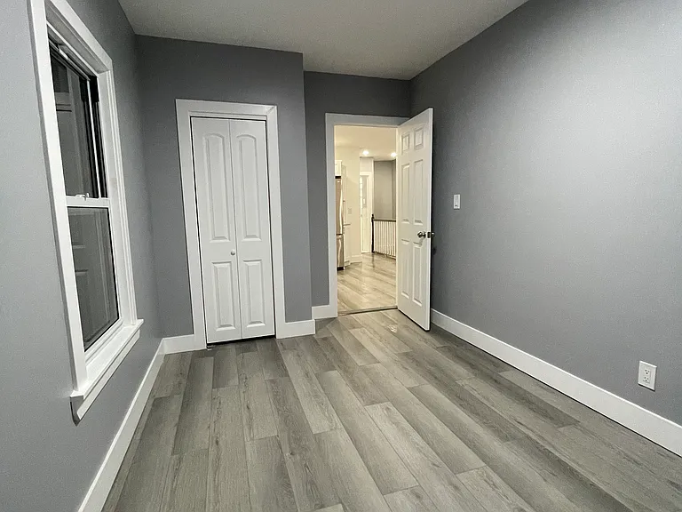 410 Port Richmond Ave — Photo 8
