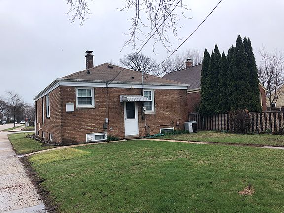 2nd image of 2424 Erie St