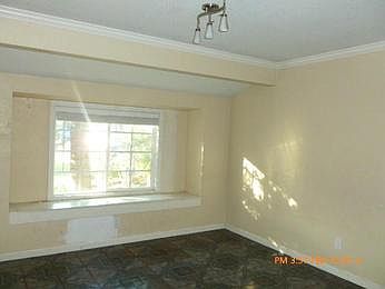 4th image of 842 N Sacramento Ave