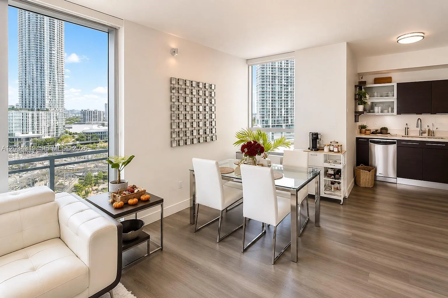 Ivy Condo — Photo 2