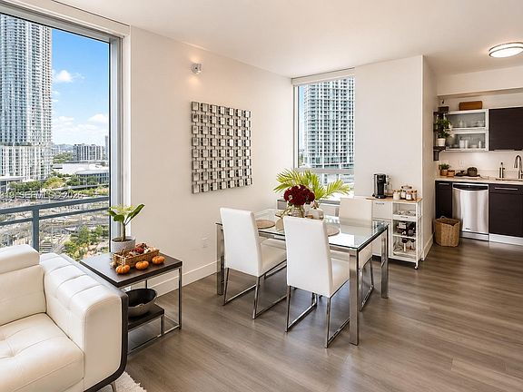 2nd image of 90 SW 3rd St APT 1413