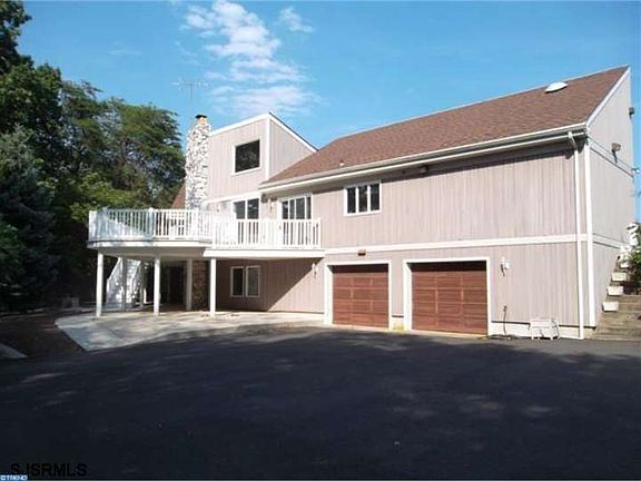 4th image of 10 Silver Brook Dr
