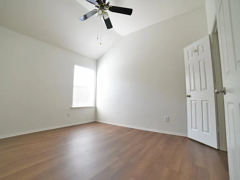 208 Meadow Lark Ln — Photo 7