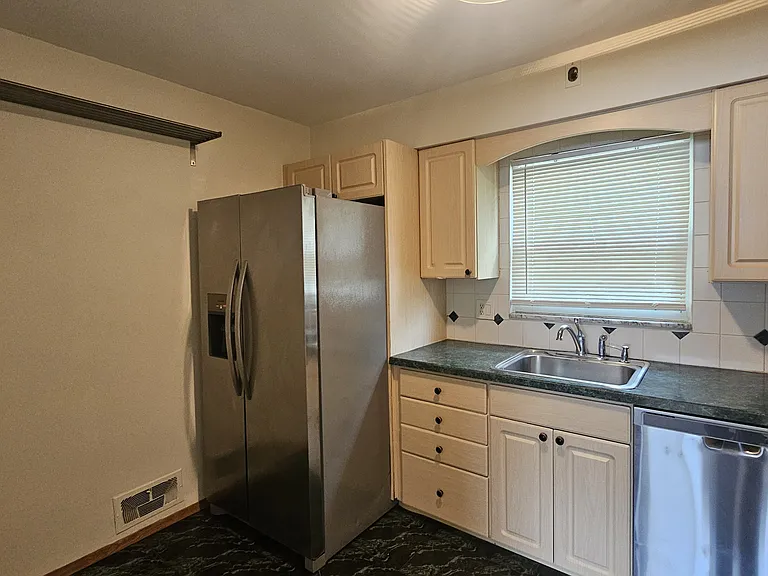 380 Coolidge Ave #2 — Photo 4