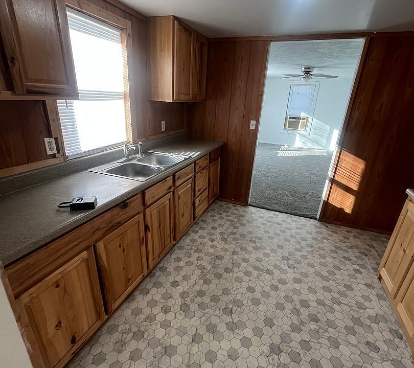 1st image of 513 S 1st St