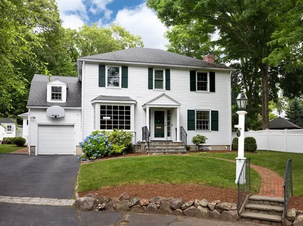 7 Southwick Cir, Wellesley, MA 02481