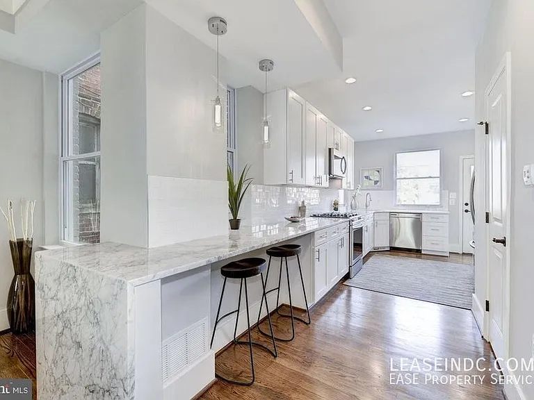 2129 4th St NE — Photo 7