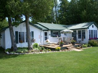 3898 N Saint Martins Point, Hessel, MI 49745