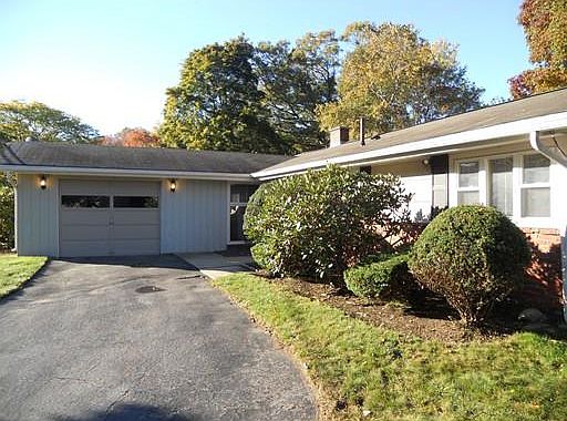 2nd image of 60 Ardsley Cir