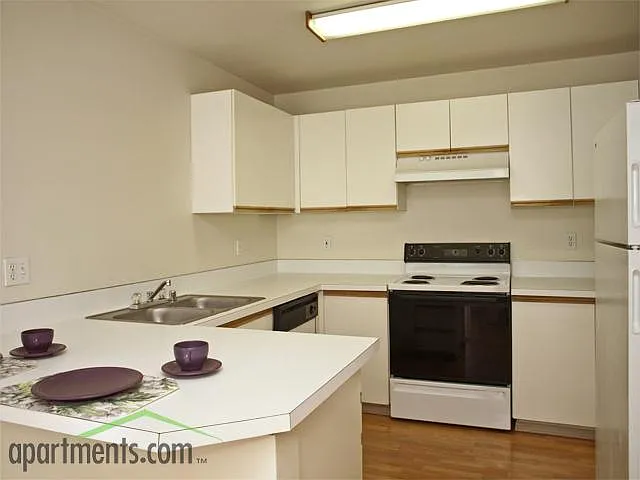 Noble Court Estates — Photo 26