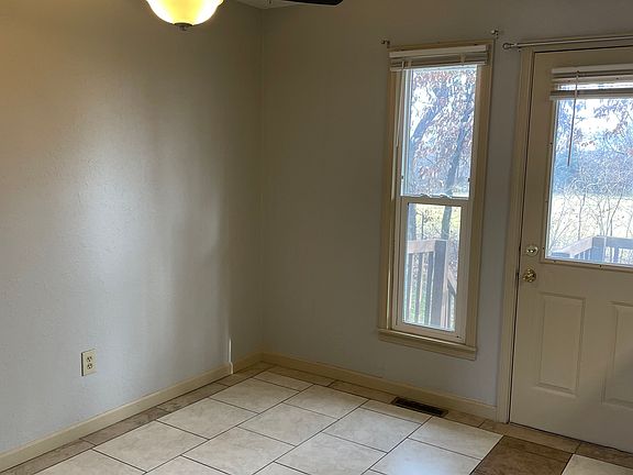 5th image of 1105 SE Prairie Ln APT D
