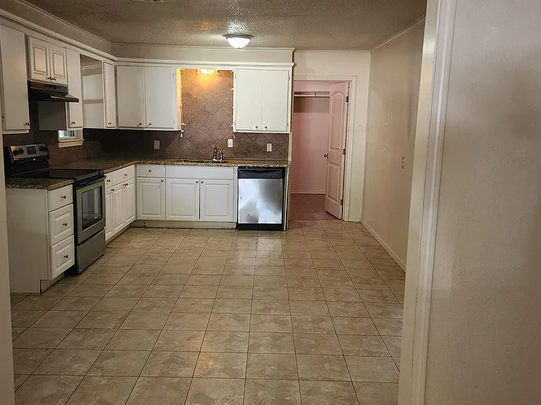513 N Forest St — Photo 5