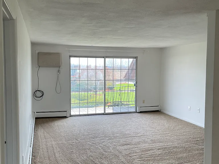 12 Williamsburg Ct #12 — Photo 4