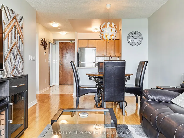 11 Oneida Cres #LPH05 — Photo 8