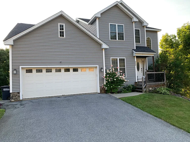 Abigail Dr — Photo 24
