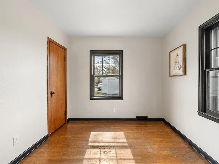 3015 Kossuth St — Photo 11