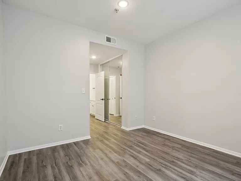 2245 Beverly Glen — Photo 44