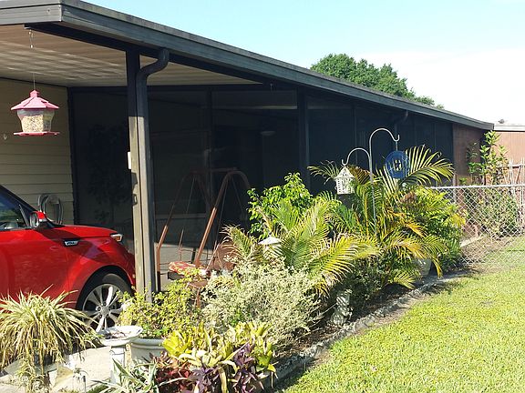 2nd image of 533 Lazy Lake Dr E