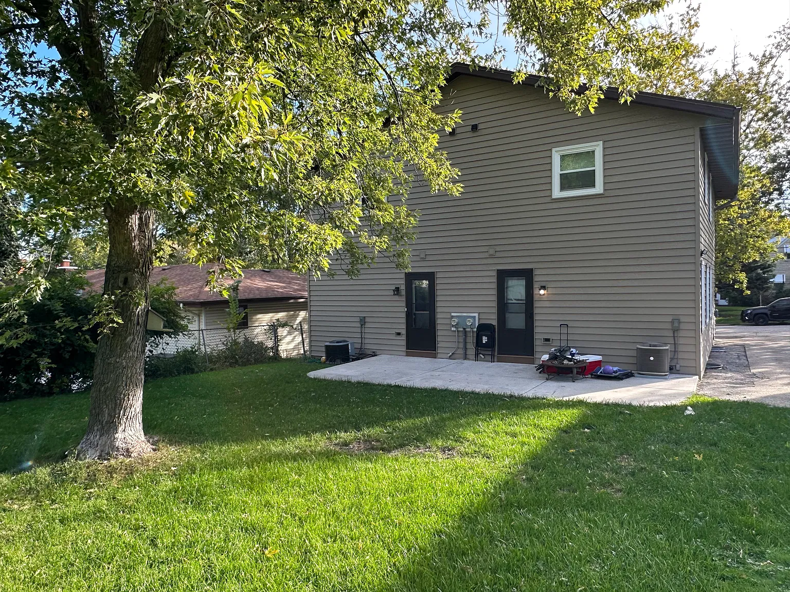 3 bed, 1.5 bath, 1300 sqft, $2,000 — Photo 3
