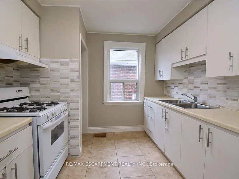 278 Huxley Ave S — Photo 10