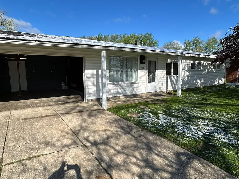 1882 Paul Dr — Photo 2