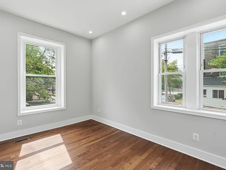 1618 1st St NE #1 — Photo 7