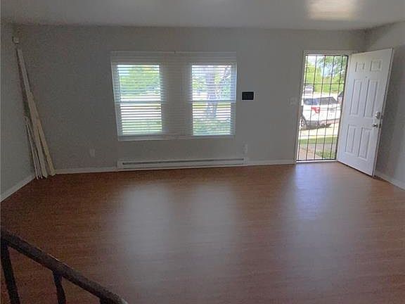 4th image of 1950 Larkswood Dr