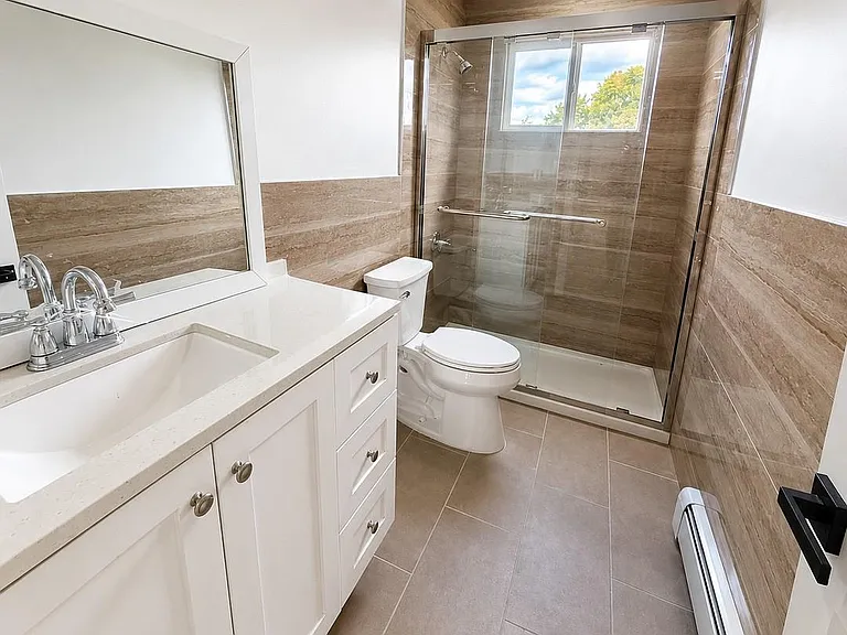 324 Buckingham Rd — Photo 11