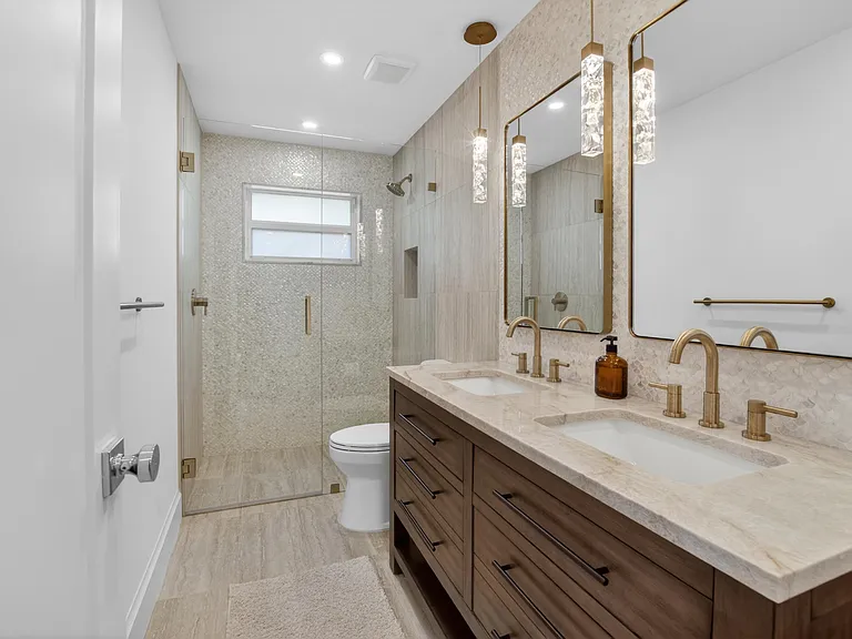 135 SE 28th Ct — Photo 29