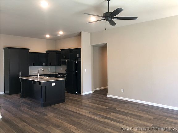 3rd image of 13441 N 132nd East Ave