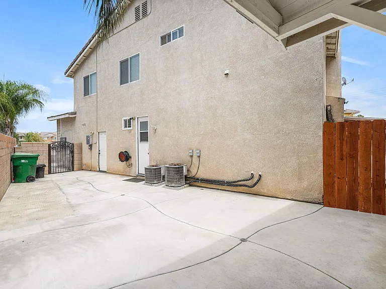 12615 Bridgewater Dr — Photo 4