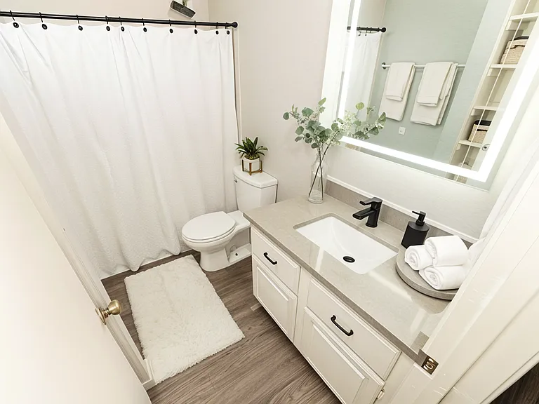 South Point Apartments — Photo 24