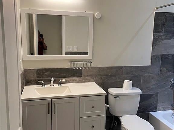 5th image of 3351 Southampton Way