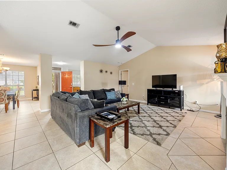 909 Catskill Ln — Photo 18
