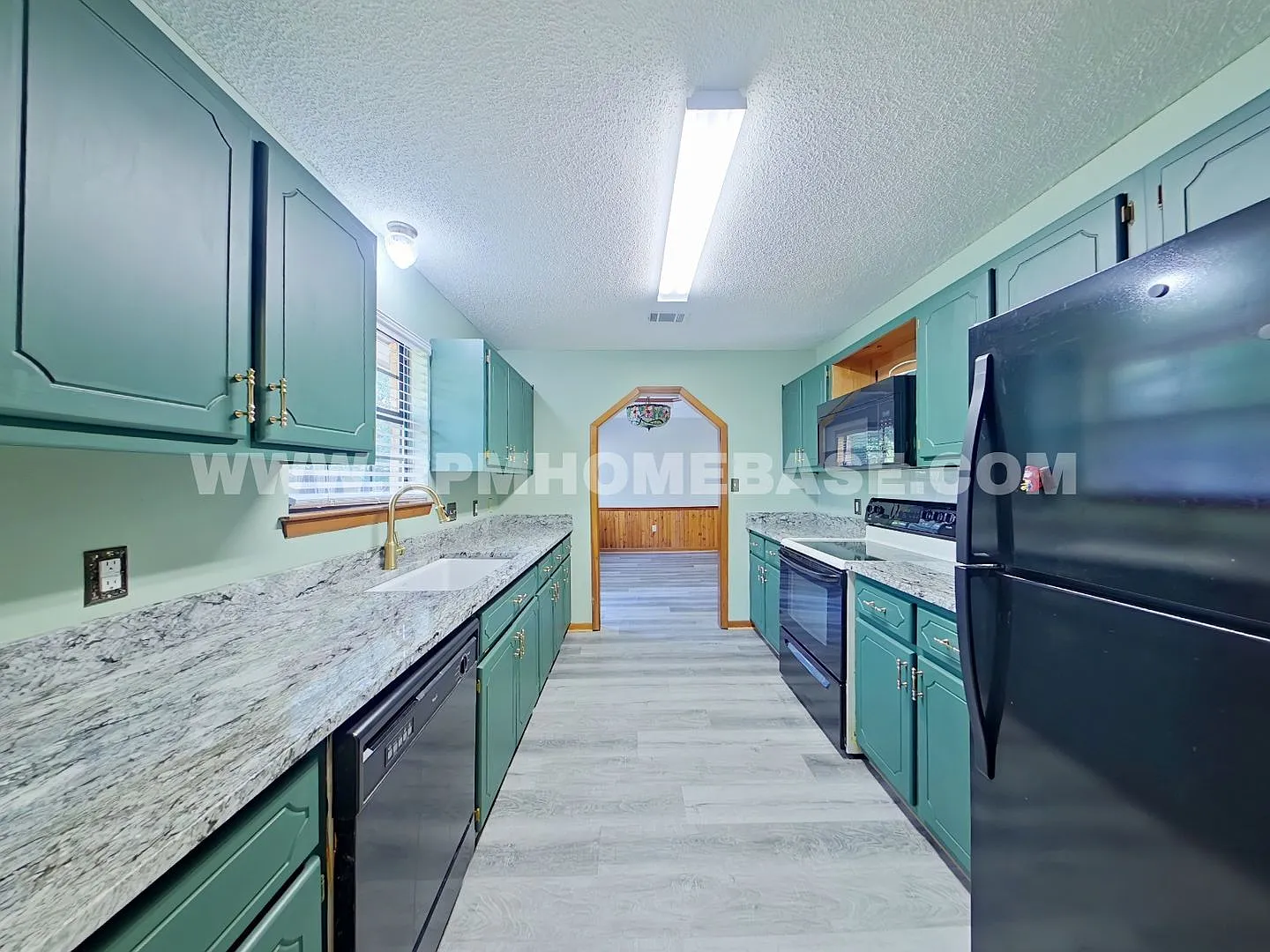 Charming 3-Bedroom Corner Lot Home with Spacious Backyard and Convenient Location | Available Oct... — Photo 4