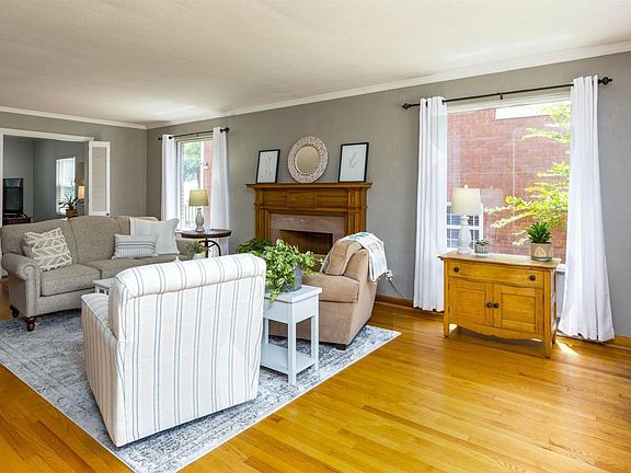 4th image of 50 Fairfax Dr