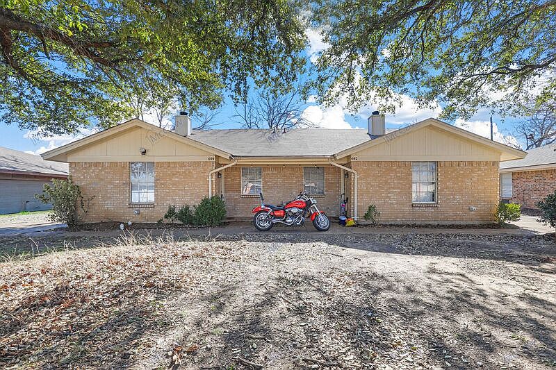 1st image of 694 Lantana Dr