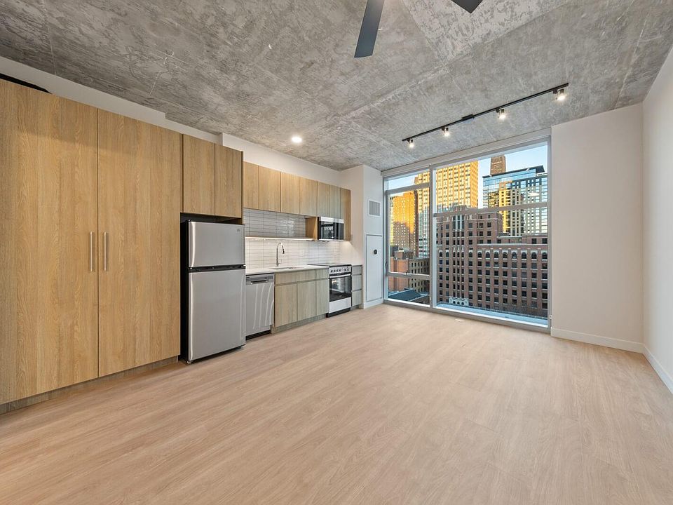 1st image of 226 W Chicago Ave #1104