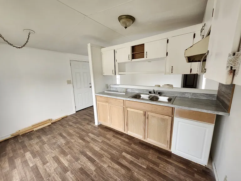 542 Mathews Rd #6 — Photo 3