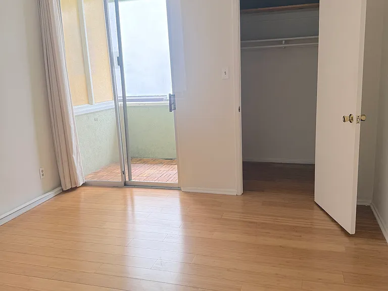 941 10th St #8 — Photo 10