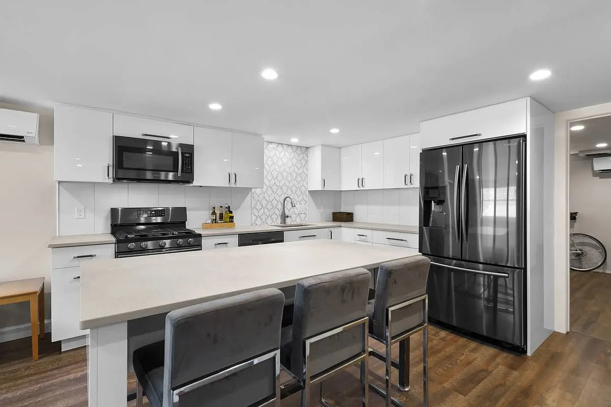 1 bed, 840 sqft, $2,250 — Photo 1