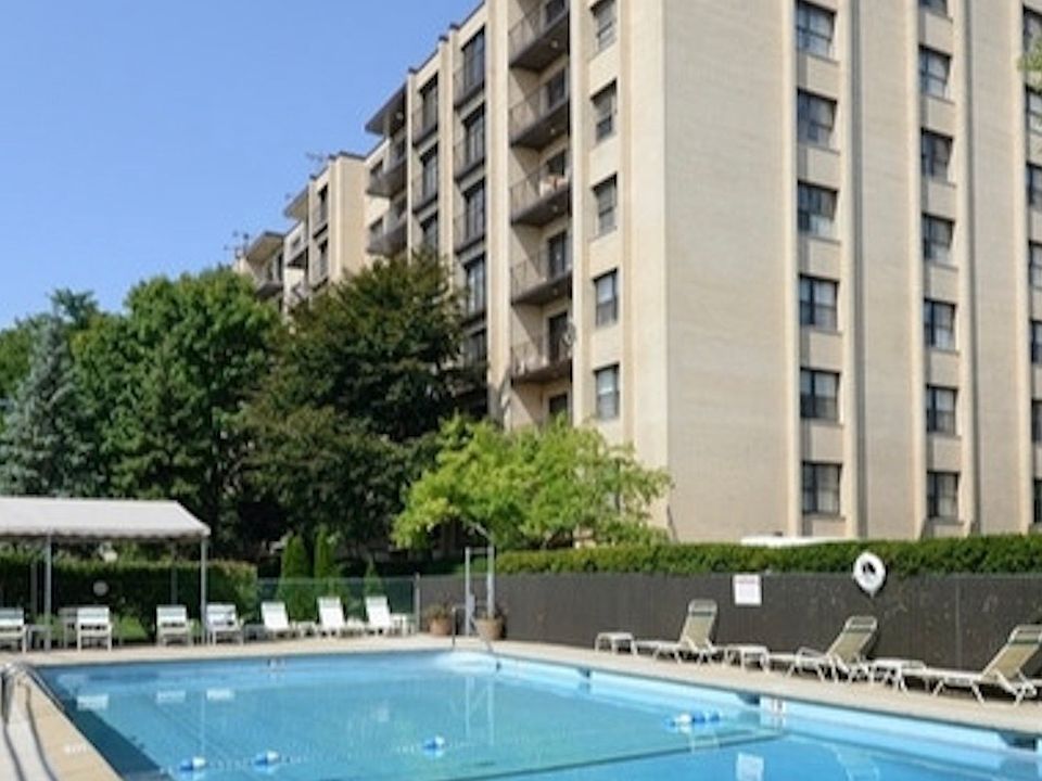 2nd image of 461 W Touhy Avenue 704