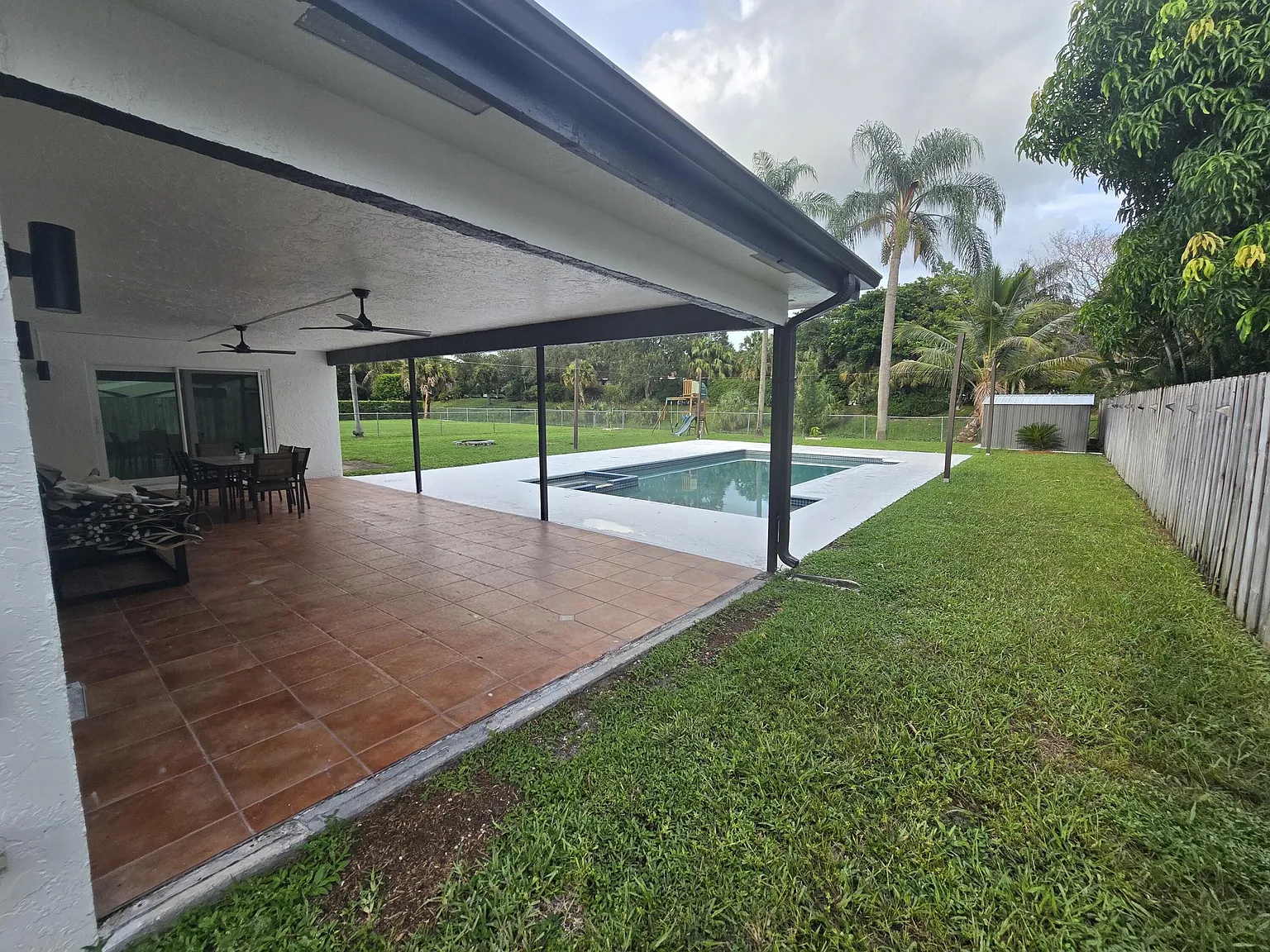4 bed, 2.0 bath, 1733 sqft, $4,250 — Photo 4