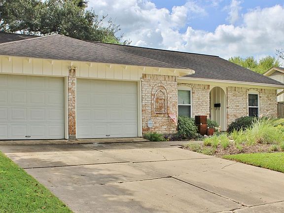 3rd image of 15419 W Hutchinson Cir