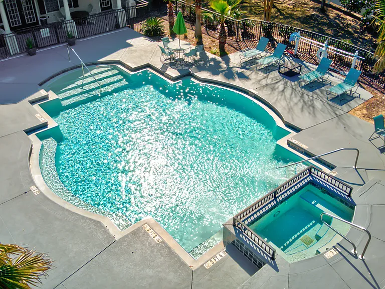 Water's Edge Apartment Homes — Photo 18