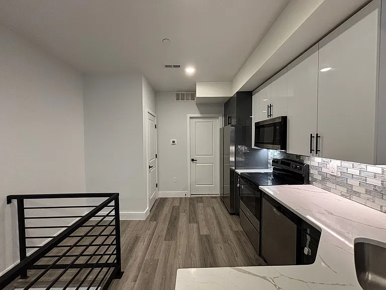 1027 W Dauphin St #1 — Photo 2